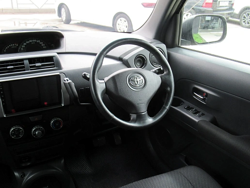 Купить Тойота бБ 2011г.